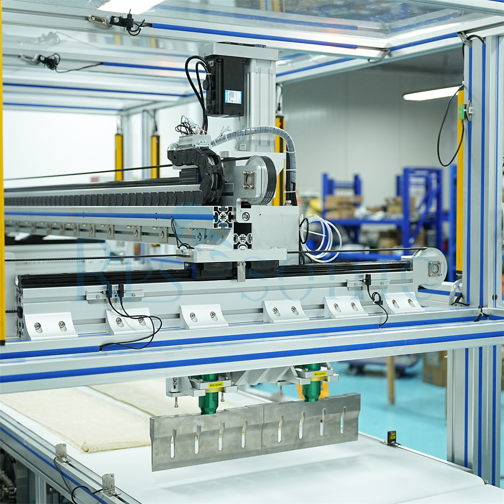 آلة تقطيع الكيك بالموجات فوق الصوتية قاطعة الخبز مع الحزام الناقل