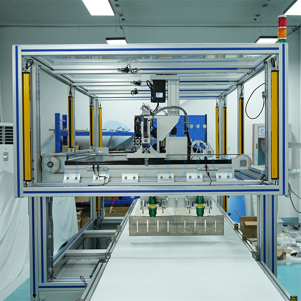 آلة تقطيع الكيك بالموجات فوق الصوتية قاطعة الخبز مع الحزام الناقل