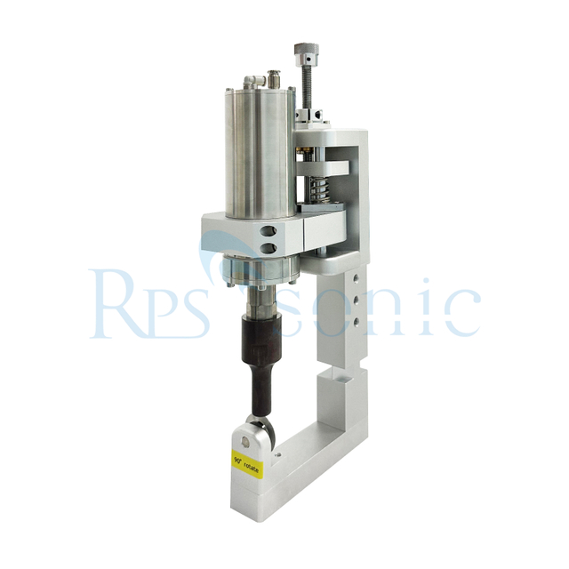 آلة الختم والقطع بالموجات فوق الصوتية مع آلة فتحات العجلة الأسطوانة لحام القماش والقطع